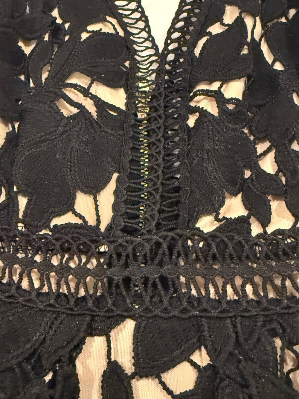Romeo & Juliet Couture Black & Nude Crochet Floral Lace Dress Size - Size Small - Picture 3 of 11